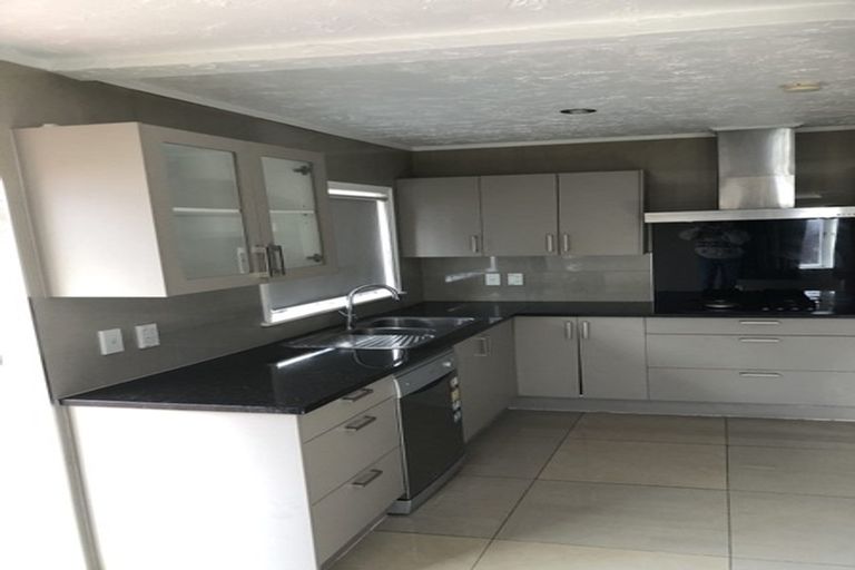 Photo of property in 130 Great South Road, Takanini, 2112