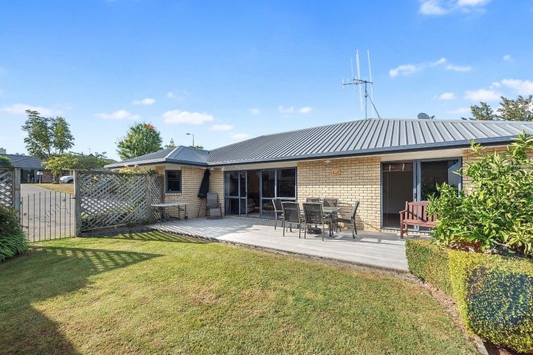 Photo of property in 2 Palm Grove Drive, Western Heights, Hamilton, 3200