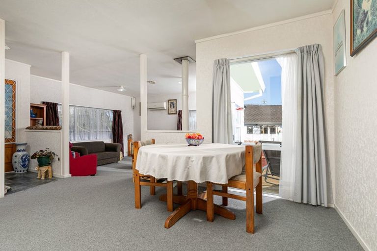 Photo of property in 14 Miriam Corban Heights, Henderson, Auckland, 0612