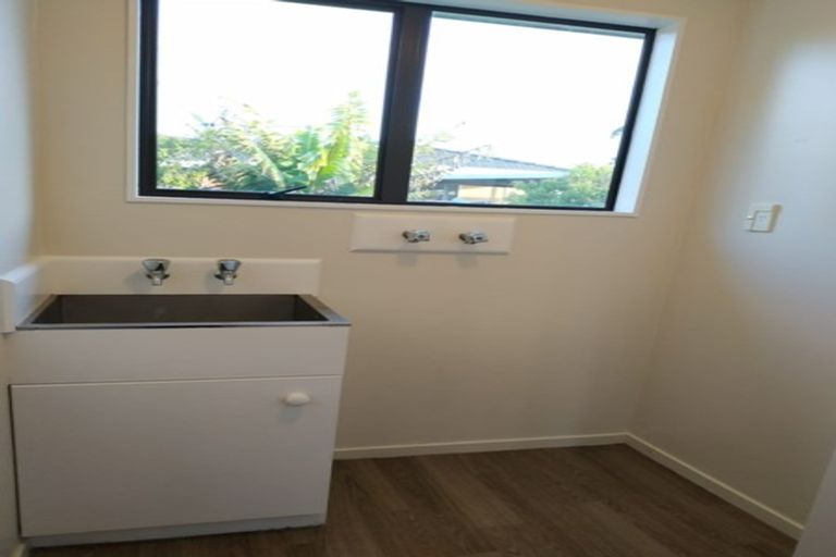 Photo of property in 2/21 Penion Drive, Flat Bush, Auckland, 2023
