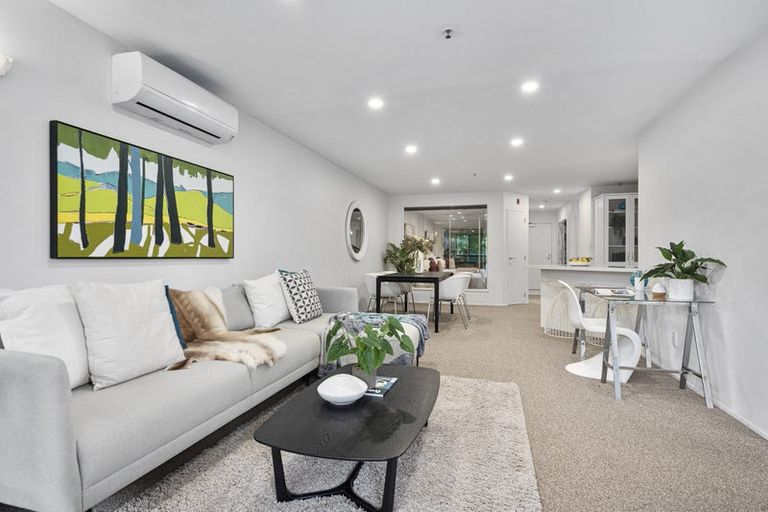 Photo of property in 1c/175 Hurstmere Road, Takapuna, Auckland, 0622