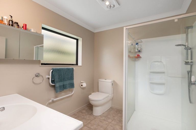 Photo of property in 18 Discovery Avenue, Welcome Bay, Tauranga, 3112