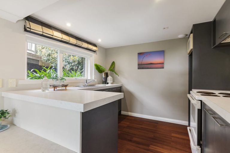 Photo of property in 104 Mellons Bay Road, Mellons Bay, Auckland, 2014