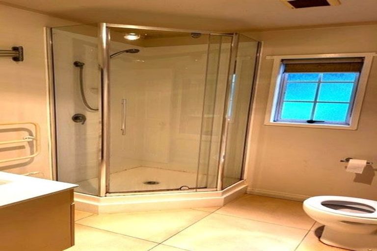 Photo of property in 144 Candia Road, Henderson Valley, Auckland, 0614