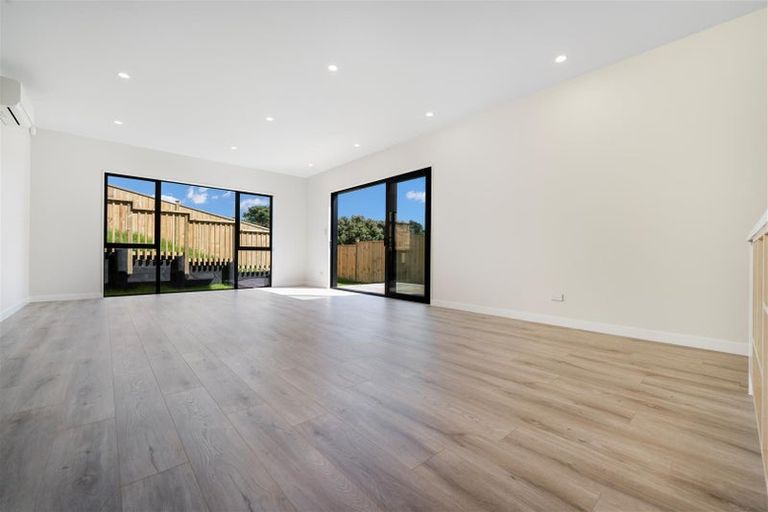 Photo of property in 42 Whakairo Crescent, Gulf Harbour, Whangaparaoa, 0930