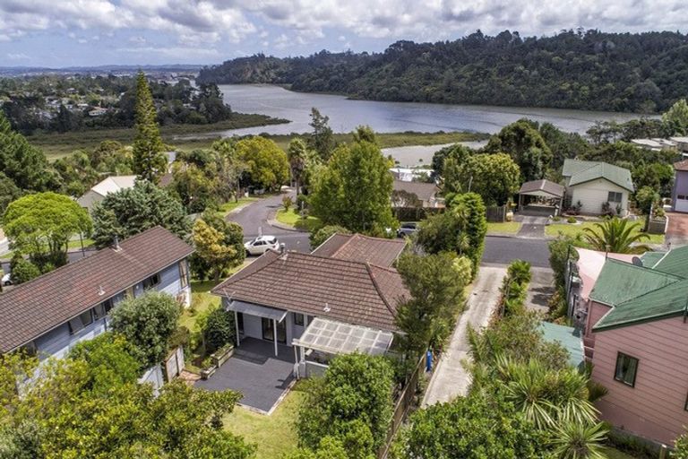 Photo of property in 56 Pemberton Avenue, Bayview, Auckland, 0629