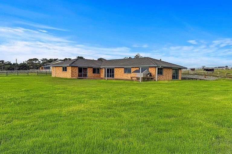 Photo of property in 118 Cottle Road, Taupaki, Henderson, 0782