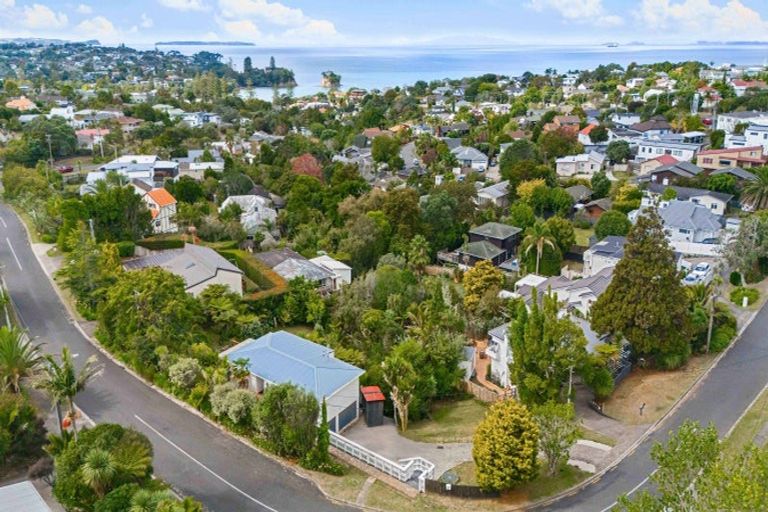 Photo of property in 29 Hebron Road, Waiake, Auckland, 0630