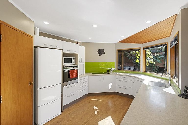 Photo of property in 11 Calypso Place, Rothesay Bay, Auckland, 0630