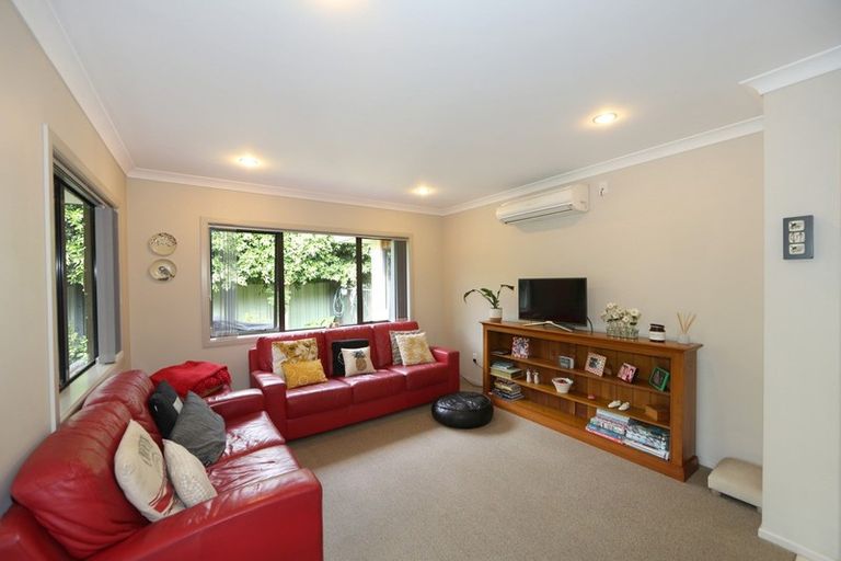 Photo of property in 15 Delta Mews Place, Clive, 4102