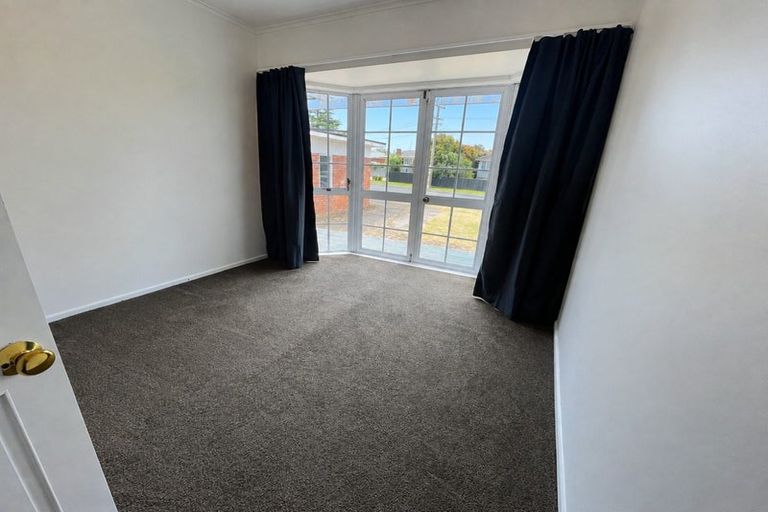 Photo of property in 43 Hallberry Road, Mangere East, Auckland, 2024