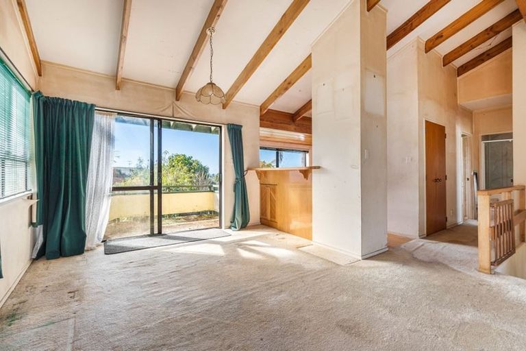 Photo of property in 1/3 Ceramco Place, Torbay, Auckland, 0630