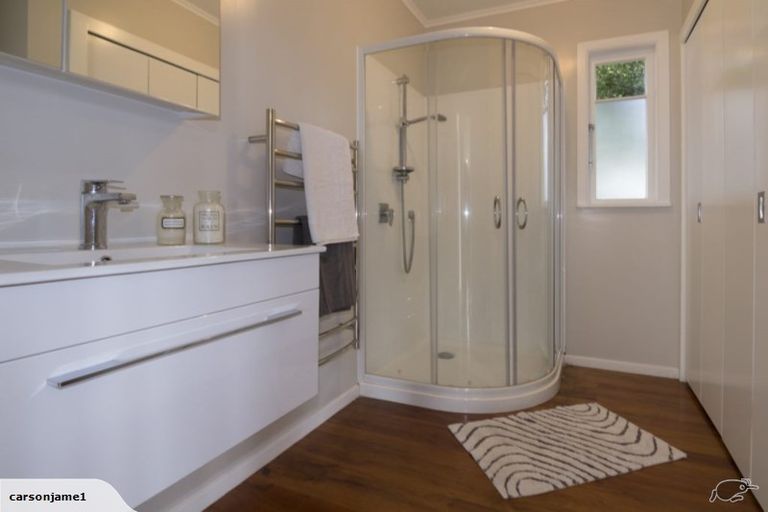 Photo of property in 2 Hikurangi Street, Te Atatu Peninsula, Auckland, 0610