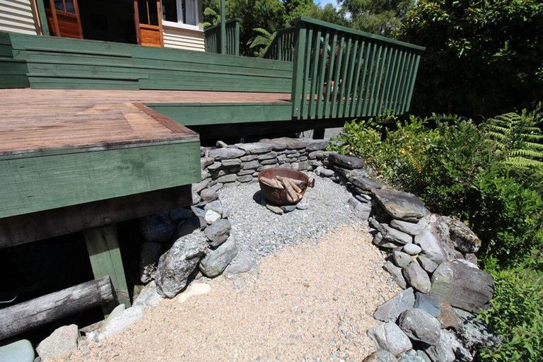 Photo of property in 15 Weenink Road, Karoro, Greymouth, 7805