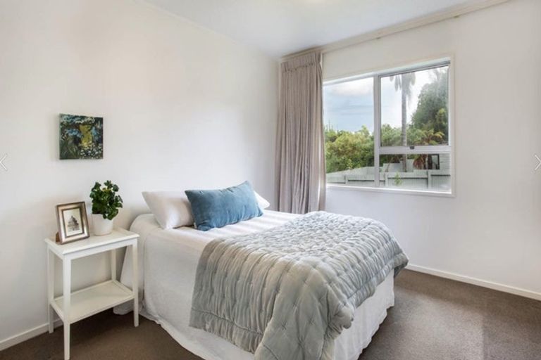 Photo of property in 2/20 Hinau Street, New Lynn, Auckland, 0600
