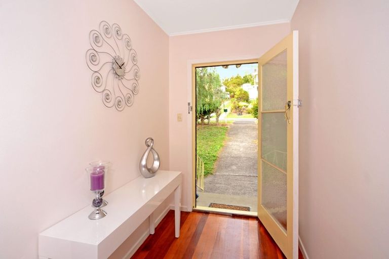 Photo of property in 9 Waverley Avenue, Glenfield, Auckland, 0629