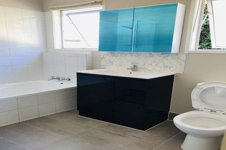 Photo of property in 17 Bodi Place, Te Atatu South, Auckland, 0610