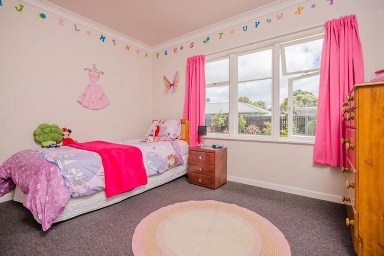 Photo of property in 2/1a Helga Crescent, Te Atatu Peninsula, Auckland, 0610