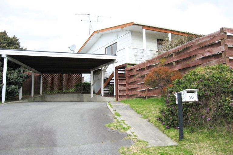 Photo of property in 16 Ratanui Road, Paraparaumu, 5032
