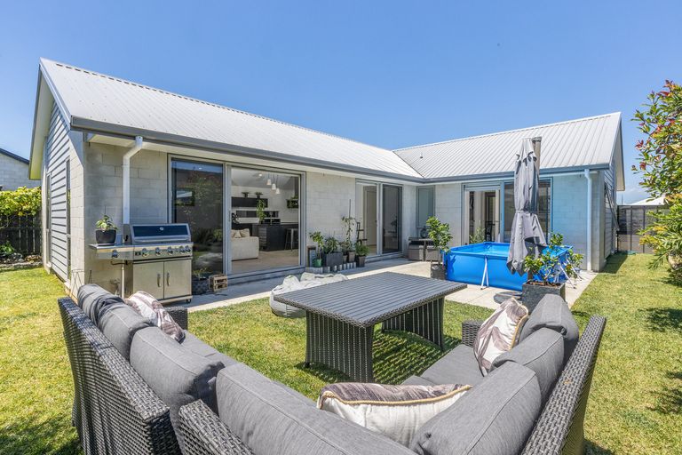 Photo of property in 27 Hiria Crescent, Papamoa Beach, Papamoa, 3118