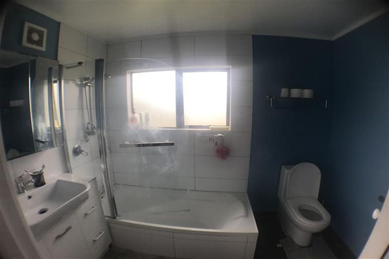 Photo of property in 60b Megan Avenue, Pakuranga Heights, Auckland, 2010