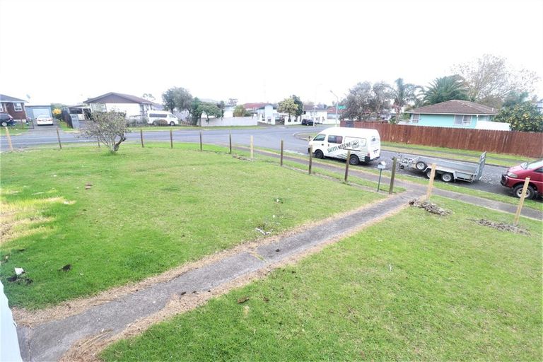 Photo of property in 1 Serrano Place, Clover Park, Auckland, 2023