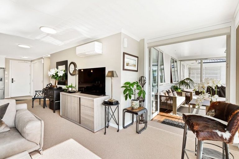 Photo of property in 186 Landmark Terrace, Orewa, 0931