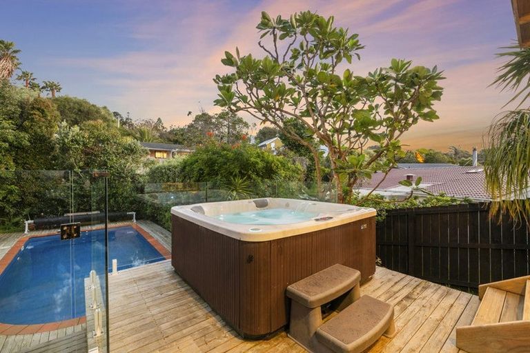 Photo of property in 21a Cliff Road, Torbay, Auckland, 0630