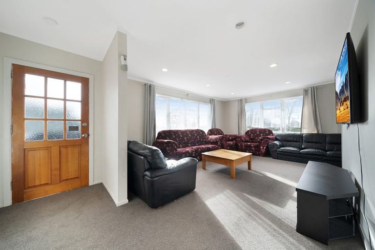Photo of property in 2/7 Mcleod Road, Henderson, Auckland, 0612