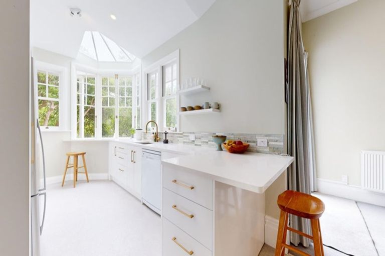 Photo of property in 31 Maarama Crescent, Aro Valley, Wellington, 6021