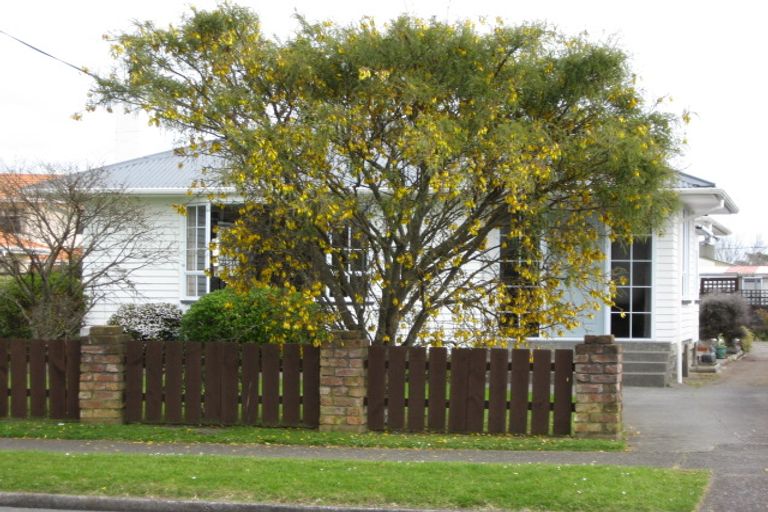 Photo of property in 252 Mangorei Road, Merrilands, New Plymouth, 4312