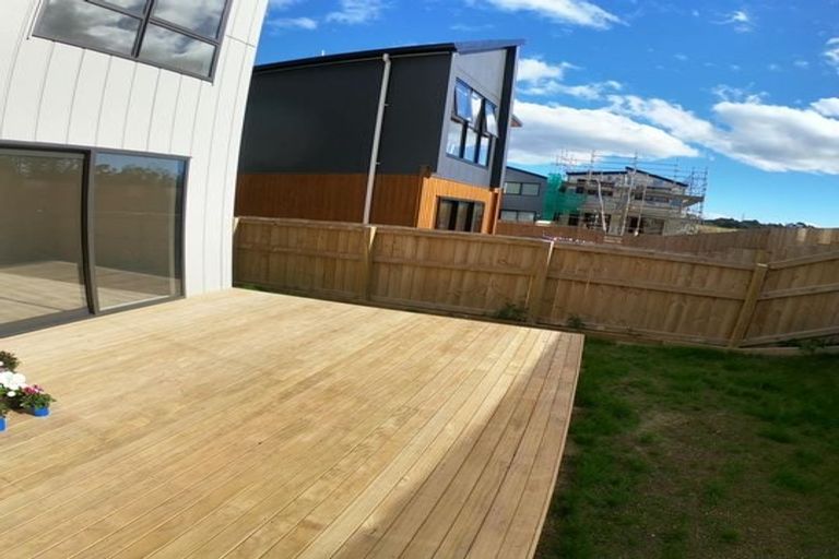 Photo of property in 17 Dinaric Lane, Westgate, 0814