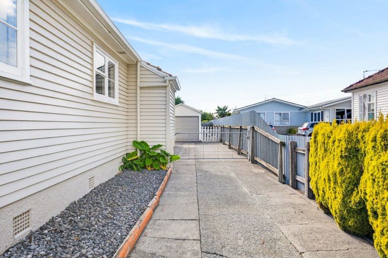 Photo of property in 4 Russell Road, Marewa, Napier, 4110