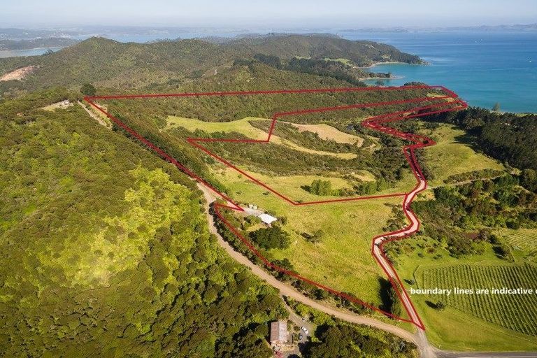 Photo of property in 250 Paroa Bay Road, Russell, 0272