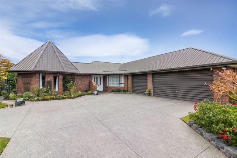 Photo of property in 18 Althorp Place, Avonhead, Christchurch, 8042