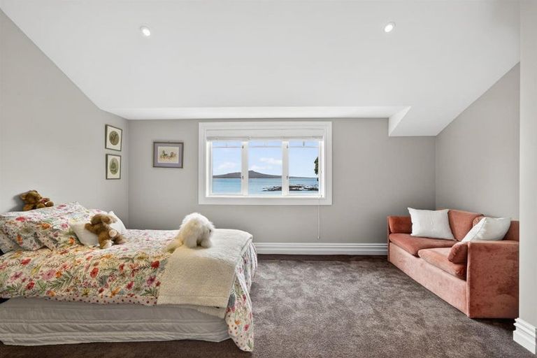 Photo of property in 27 Muritai Road, Milford, Auckland, 0620