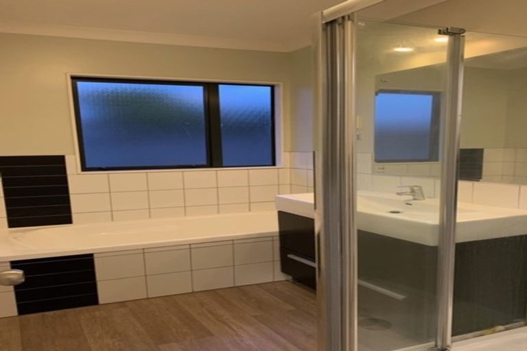 Photo of property in 6 Cinnabar Place, Westgate, Auckland, 0614