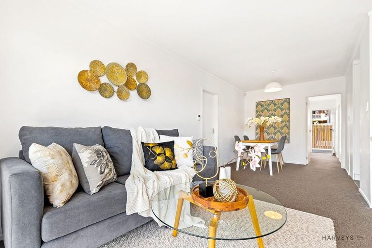 Photo of property in 2/56 Te Atatu Road, Te Atatu South, Auckland, 0610