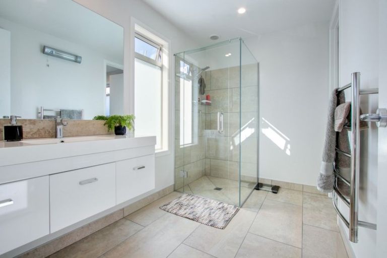 Photo of property in 6 Ruahine Road, Poraiti, Napier, 4112