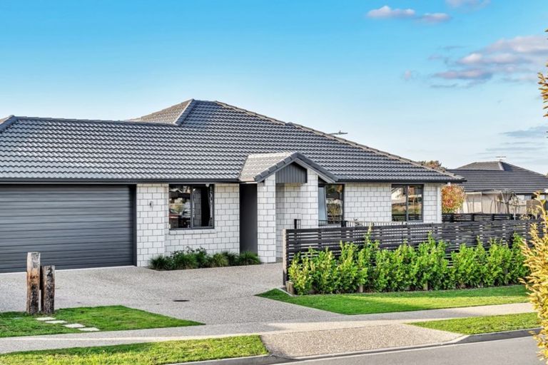 Photo of property in 2 Blacklock Road, Pyes Pa, Tauranga, 3112