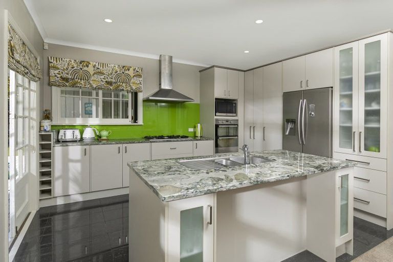 Photo of property in 21 Koraha Road, Kumeu, 0892