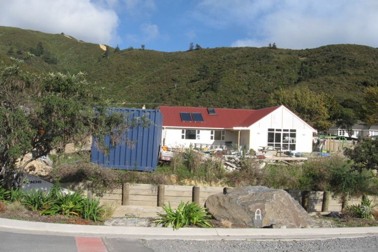 Photo of property in 15 Helvetia Grove, Naenae, Lower Hutt, 5011