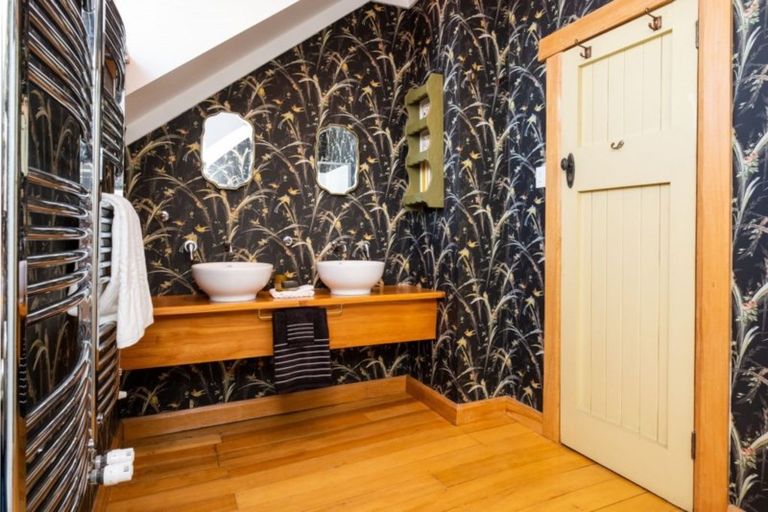 Photo of property in 28 Fitzroy Road, Bluff Hill, Napier, 4110