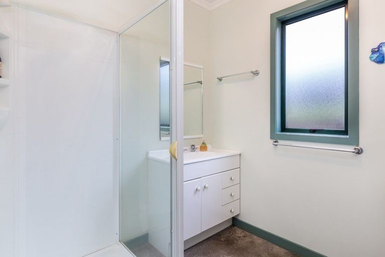 Photo of property in 6 Rowena Crescent, Motuoapa, 3382