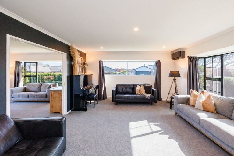 Photo of property in 2 Alpine Grove, Kelvin Grove, Palmerston North, 4414