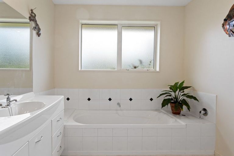 Photo of property in 53 Roscrea Place, Swannanoa, Kaiapoi, 7692