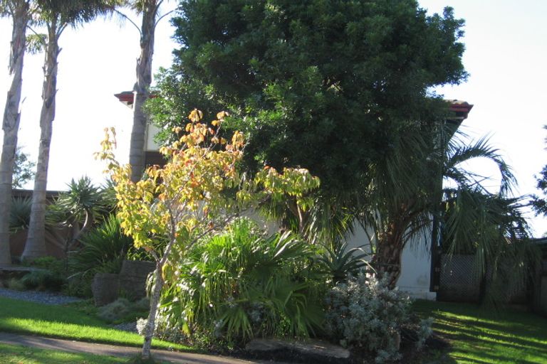 Photo of property in 33 Sorrel Crescent, Bucklands Beach, Auckland, 2012