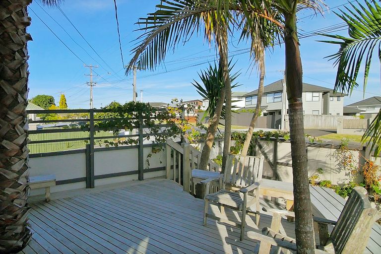 Photo of property in 1/82a Pupuke Road, Hillcrest, Auckland, 0627