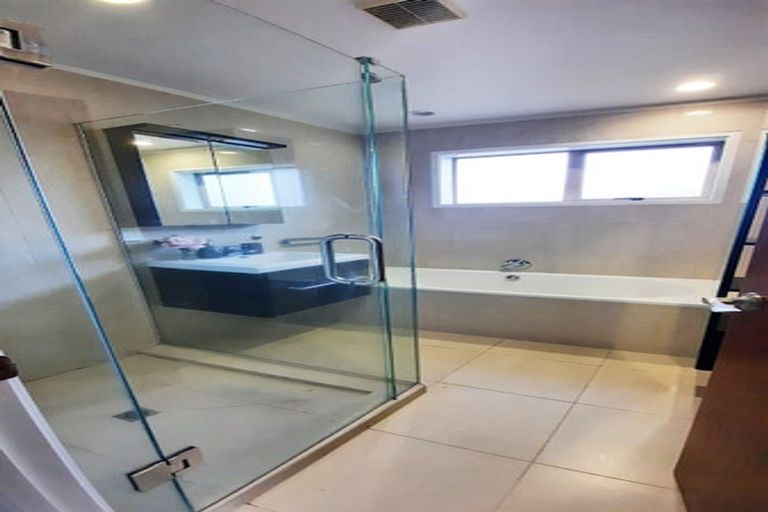 Photo of property in 1/226 Forrest Hill Road, Forrest Hill, Auckland, 0620