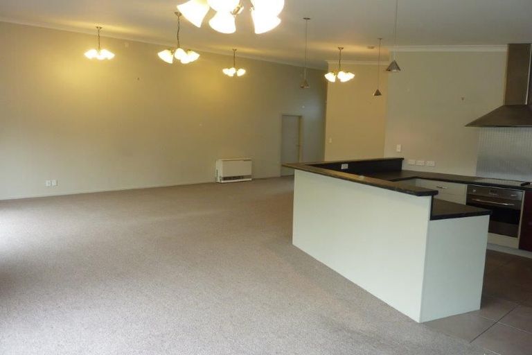Photo of property in 2 Lakemere Way, Kinloch, Taupo, 3377